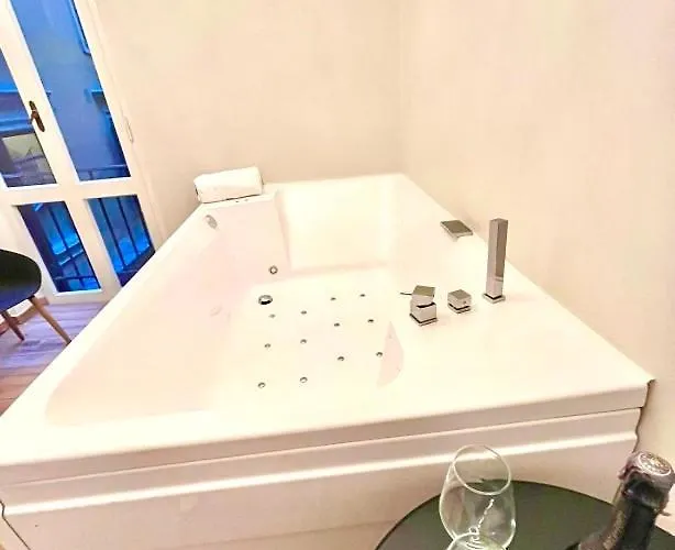 Pantheon Luxury Jacuzzi