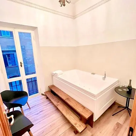 Pantheon Luxury Jacuzzi *