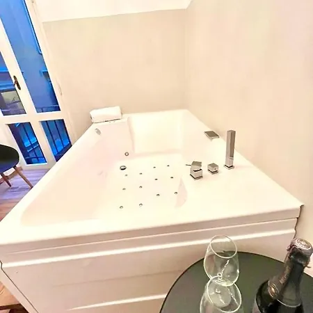 Pantheon Luxury Jacuzzi
